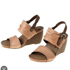 OTBT Lockport Leather Wedge Sandals